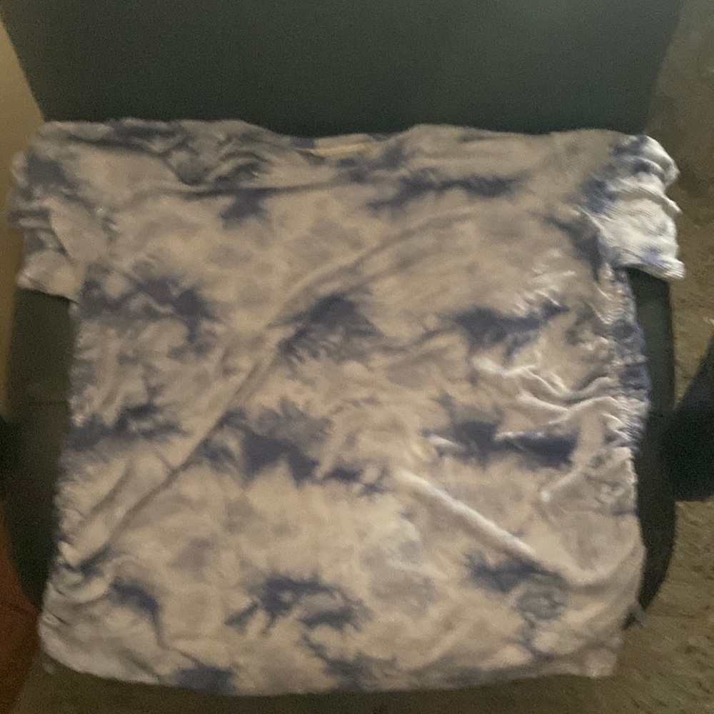 A blue a white tie die shirt size 2x